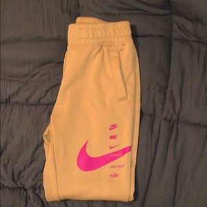 Nike woman’s sweatpants